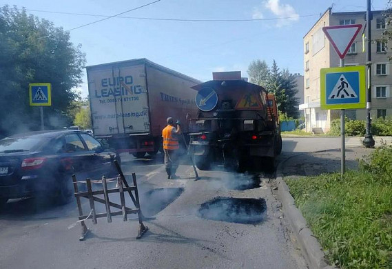  В Иванове продолжается ямочный ремонт 